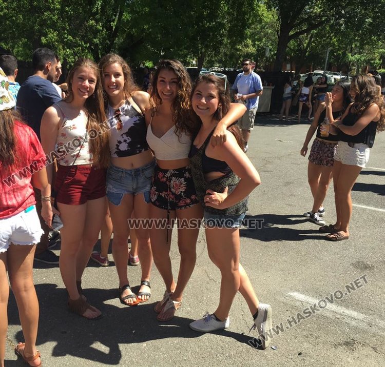 Американка от Хасково: В училище всяка сутрин пеехме химна на САЩ