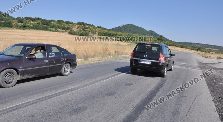 Обратен „легнал полицай“ дебне по пътя за Маказа
