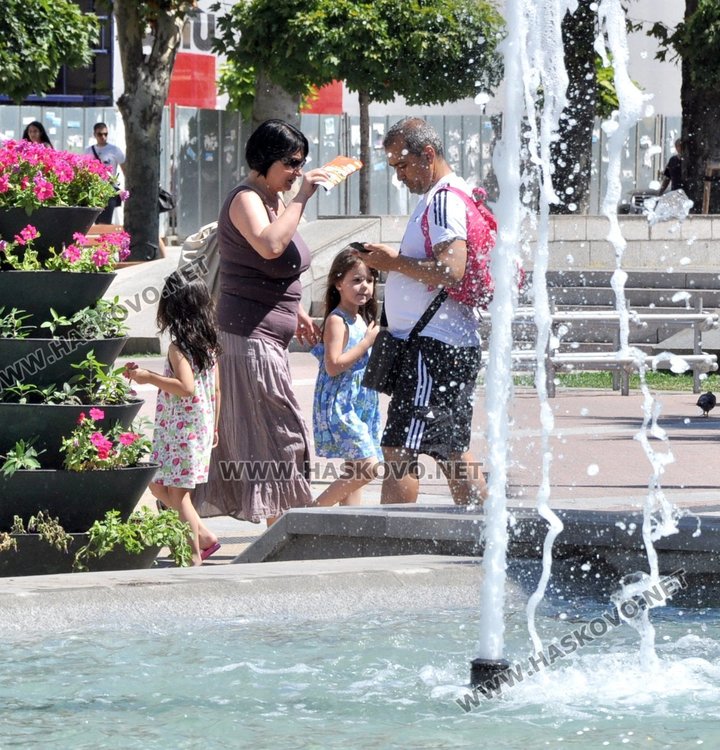 Жегата напълни парковете и градинките