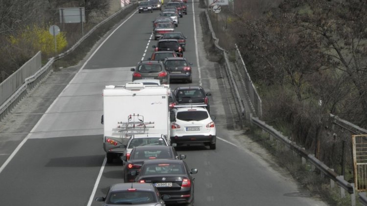 Възстановиха движението при Драгоман след зверската катастрофа