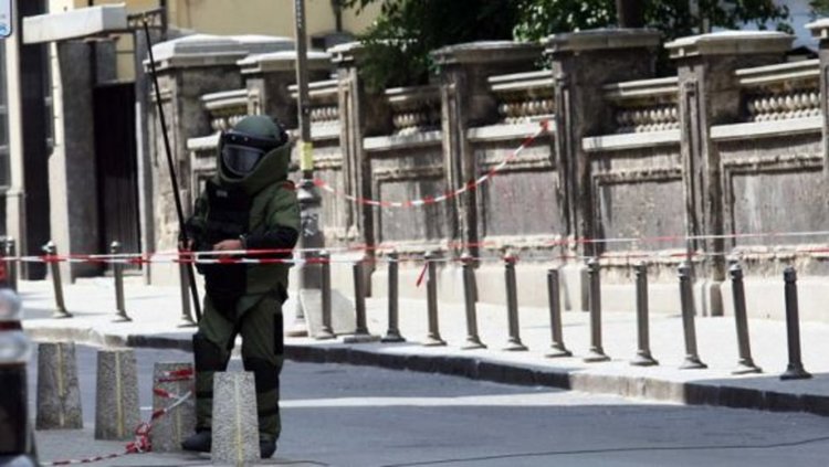 Отцепиха района около хотел "Рила" заради съмнителен пакет