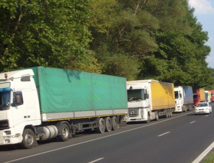 До 31 юли ще има засилени проверки на товарни автомобили и автобуси 