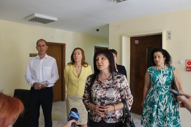 Караянчева и Илиев посрещнаха четирима министри и двама зам.-министри в Кърджали 