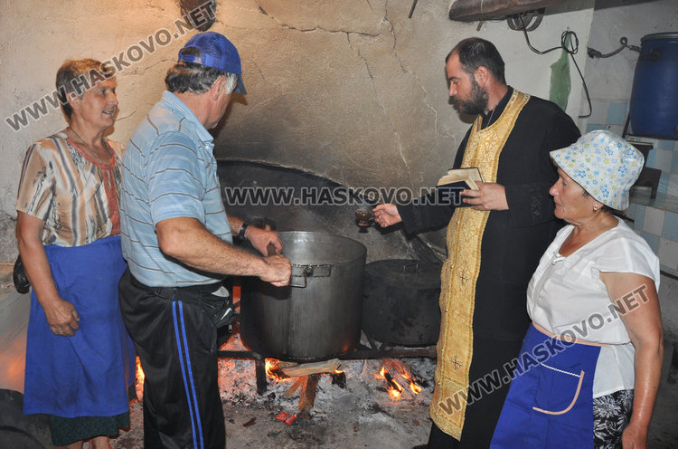 В Тракиец: Сляпо дете прогледна с вяра в Света Анна