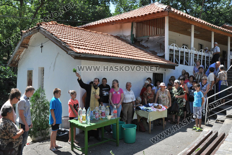 В Тракиец: Сляпо дете прогледна с вяра в Света Анна