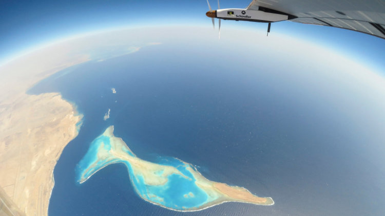 "Солар импулс-2" направи невъзможното възможно - обиколи света без гориво