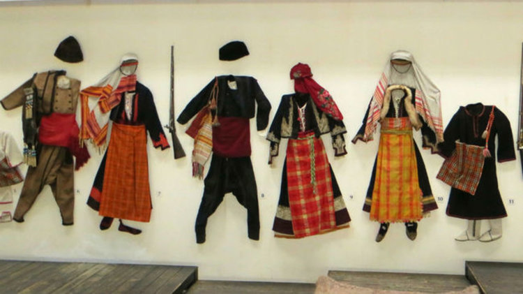 Историческия музей в Смолян организира уникално ревю на автентични родопски носии
