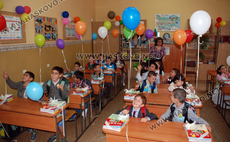 Отпадат 12 паралелки, били фантоми. Без съкратени учители