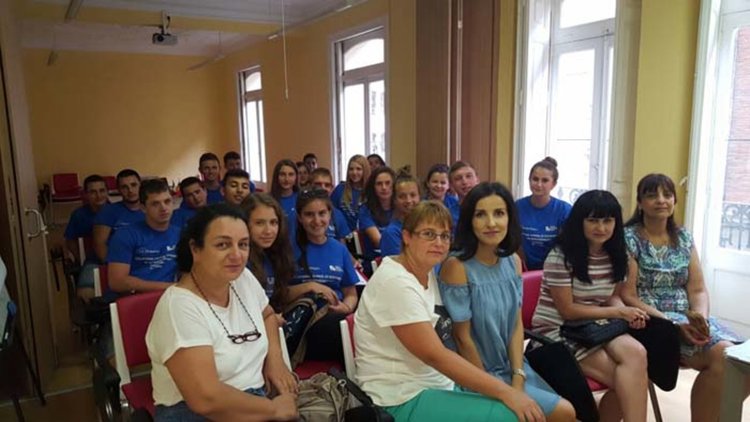 Ученици от Професионалната гимназия по икономика в Кърджали се върнаха от практика в Испания