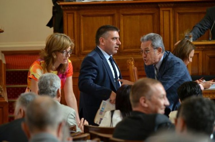 Обрат в парламента: Съдиите все пак ще декларират дали са масони  