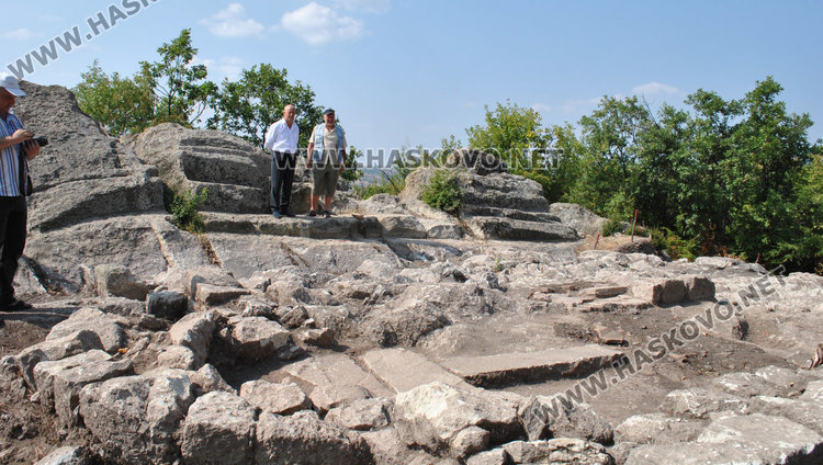 Проф. Овчаров: Край Баните е имало тракийски храм на слънцето