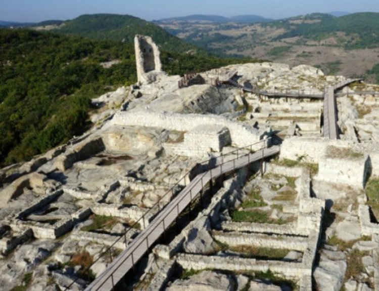 Тайните на Перперикон привличат по 200 000