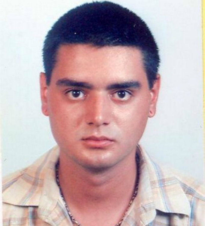 Издирват 27-годишния Кристиян, заподозрян в убийството на майка си и дядо си