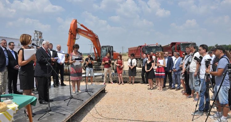 Дадоха старт на строежа на новия завод на "Язаки" край Димитровград