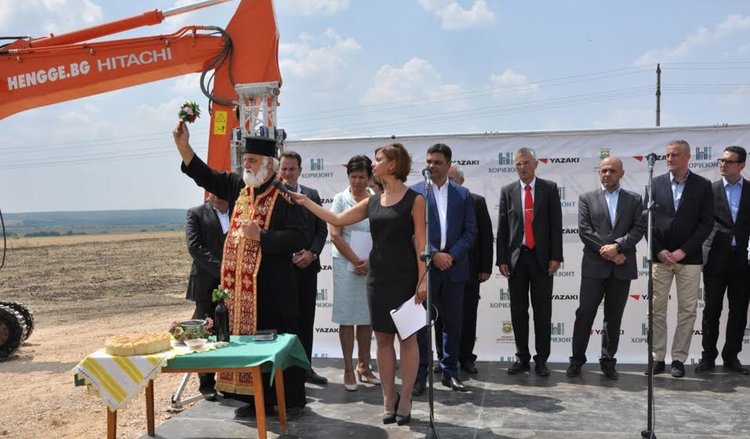 Отец Георги Тодев благослови начинанието с водосвет