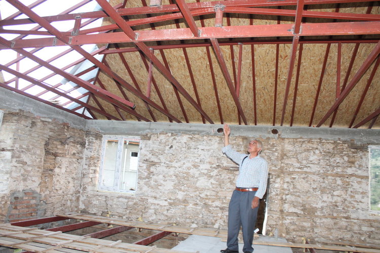 Зет от Миладиново изгражда къща с желязна конструкция в Богатино