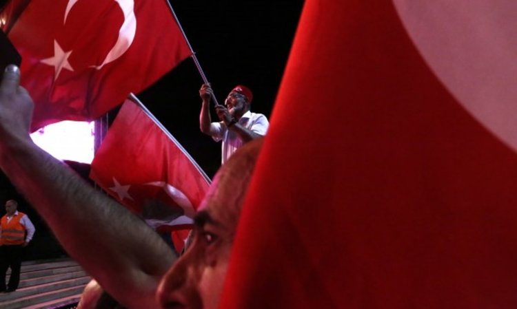 Турските власти уволниха 2400 военни