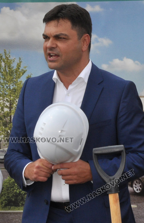 Кметът на Димитровград Иво Димов си взе каската от първата копка за спомен