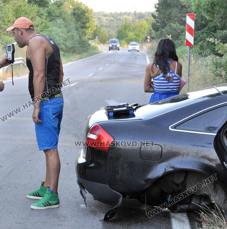 Ауди А6 уби на място две деца с мотопед на пътя през Кенана