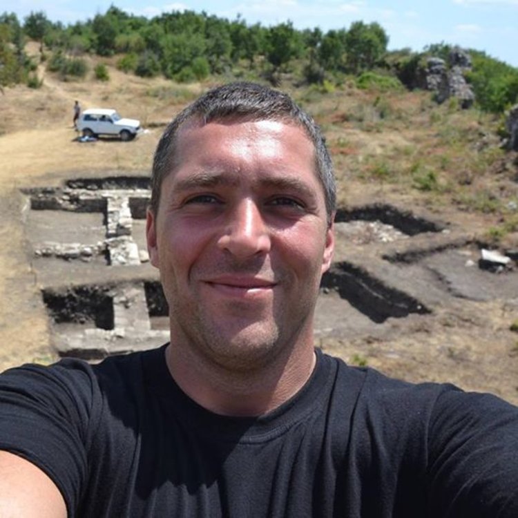 снимки: личен архив. Археологът Филип Петрунов води разкопките за втора година