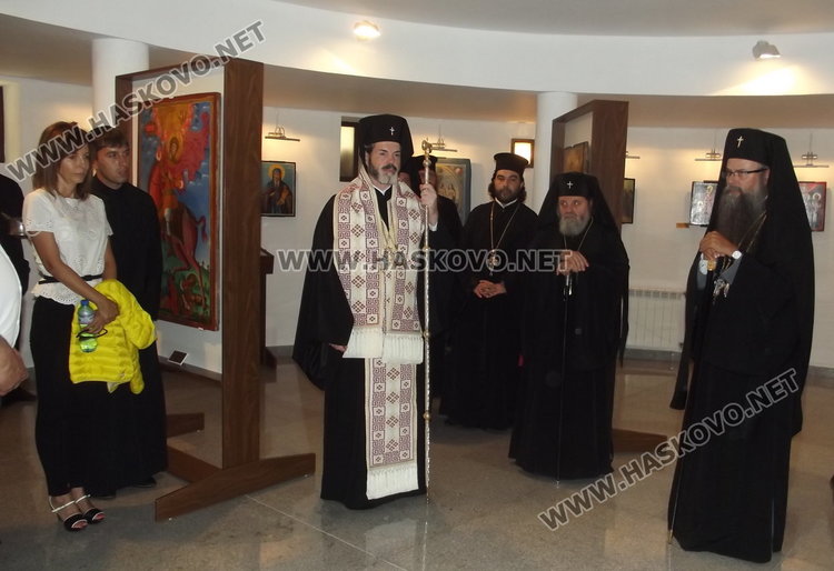 Владици и свещеници от Пловдив и Смолян отслужиха тържествена литургия в "Свети Висарион Смоленски"