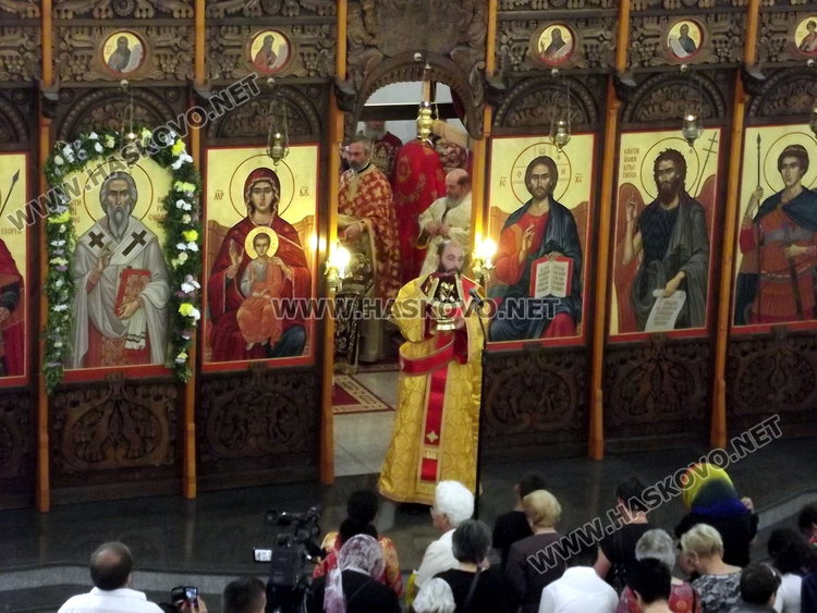 Владици и свещеници от Пловдив и Смолян отслужиха тържествена литургия в "Свети Висарион Смоленски"