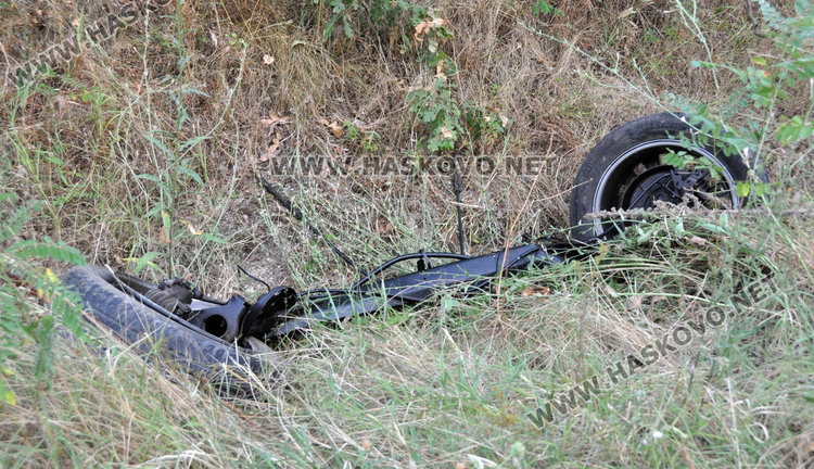 Ауди А6 уби на място две деца с мотопед на пътя през Кенана