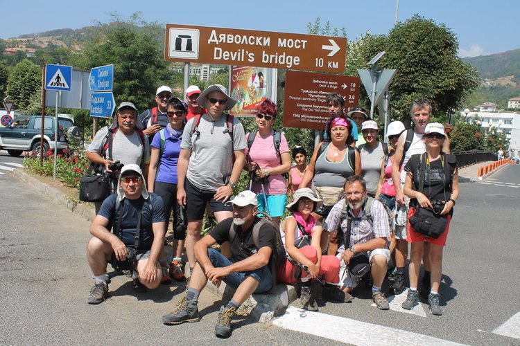 Козлодуйски туристи посетиха Дяволския мост и „Орловите скали”