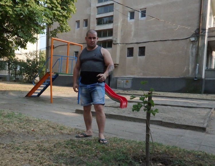 Димитровградчани за пример: Грижат се за междублоковото си пространство