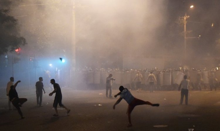 Над 60 души пострадаха при нови сблъсъци в Ереван