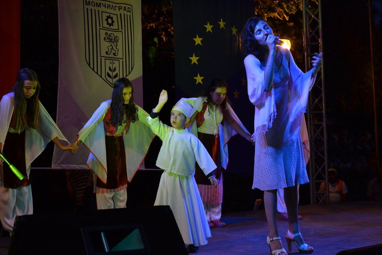 С грандиозен спектакъл завърши международната среща "Момчилград винаги в сърцето ми!"