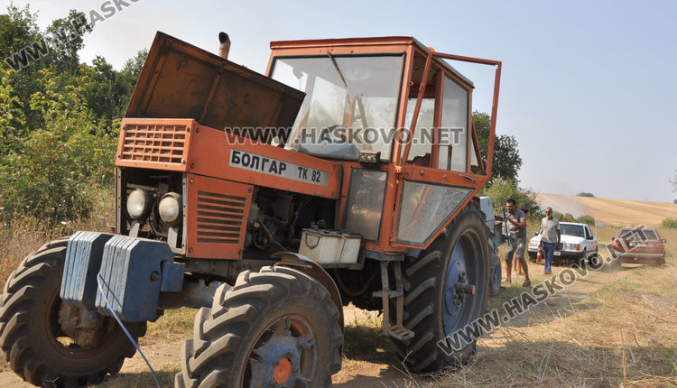 Спряха пожар на метри от гробище, балировачка подпали житен блок
