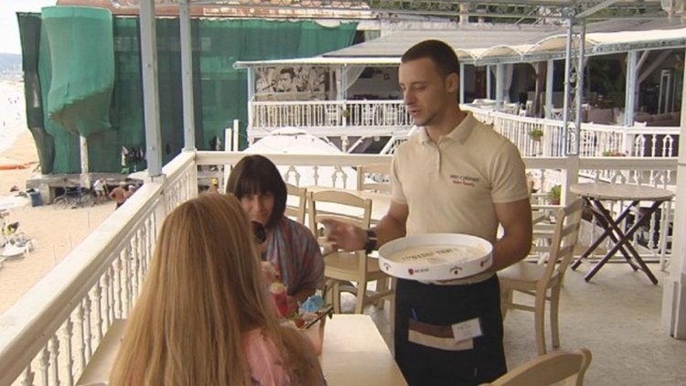 Дават 30 млн.лв. на бизнеса, за да задържа цялата година сезонните работници