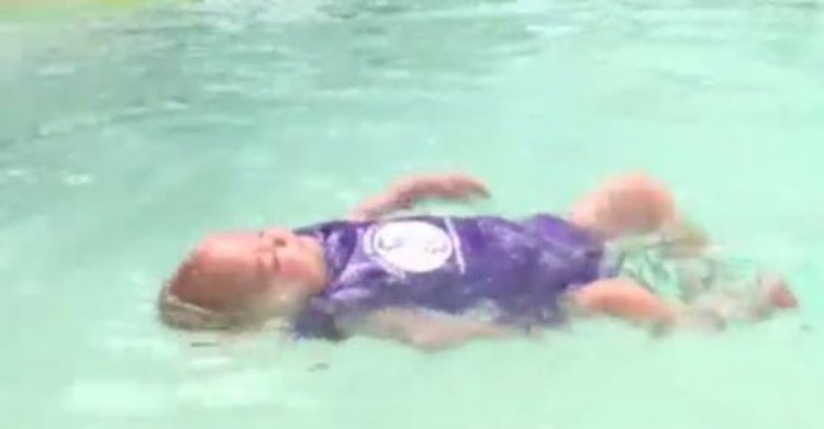 В САЩ набират популярност курсовете по плуване за бебета