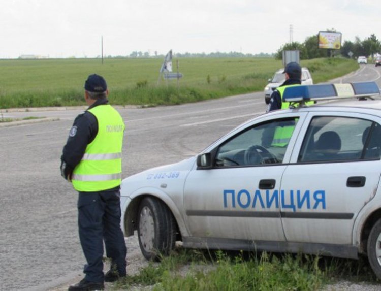 Поредният стикер - данъкът за колата  