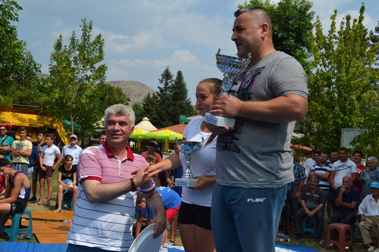 Народни борби в Момчилград, пловдивчанин спечели титлата "Баш"