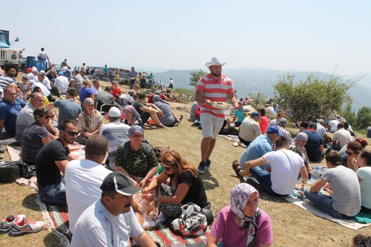 Молебен за дъжд на празника в Русалско