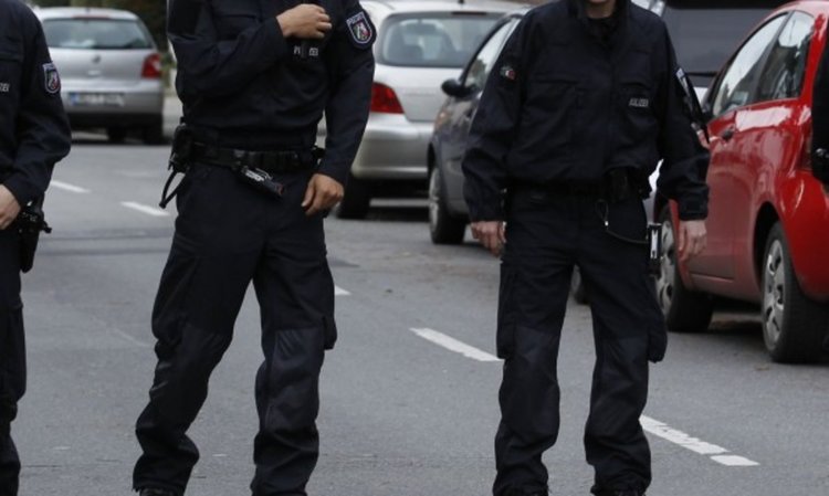 В Холандия задържаха мъж, крещял "Бомба!" в автобус