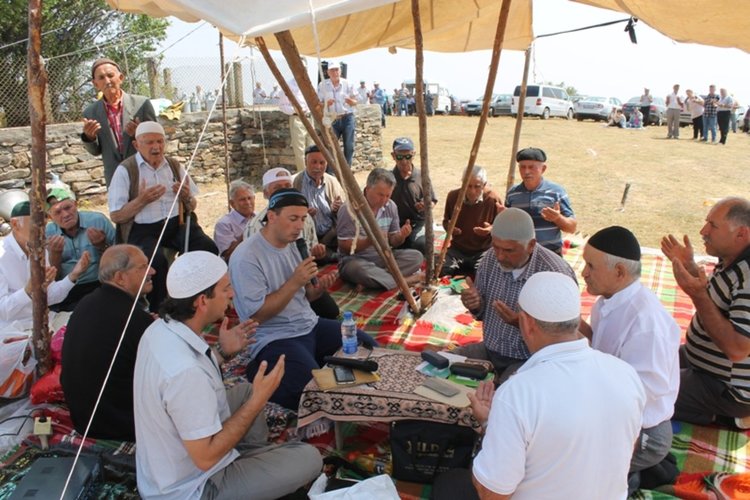 Молебен за дъжд на празника в Русалско