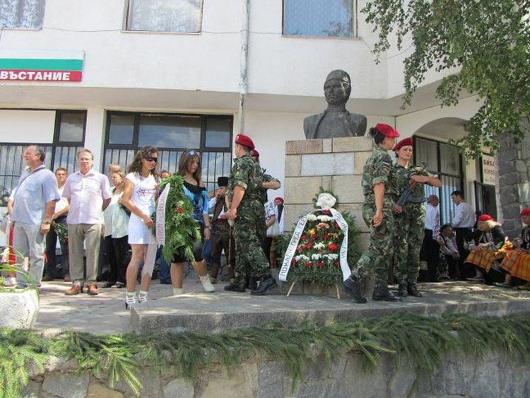 Със заря и тържествен митинг честват годишнина от Илинденско-Преображенското въстание в Славейно