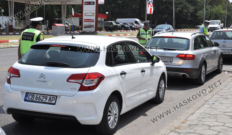 КАТ закова с акт пиян шофьор без книжка, спипаха и моторист без каска