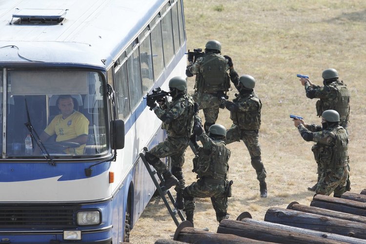 Военни се справиха с „терористи” пред очите на Борисов и Ненчев