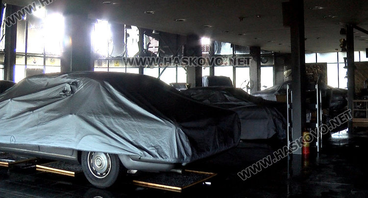 Запалиха шоурума на бившия кмет, изгоряха и ретро коли