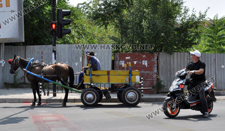 КАТ закова с акт пиян шофьор без книжка, спипаха и моторист без каска