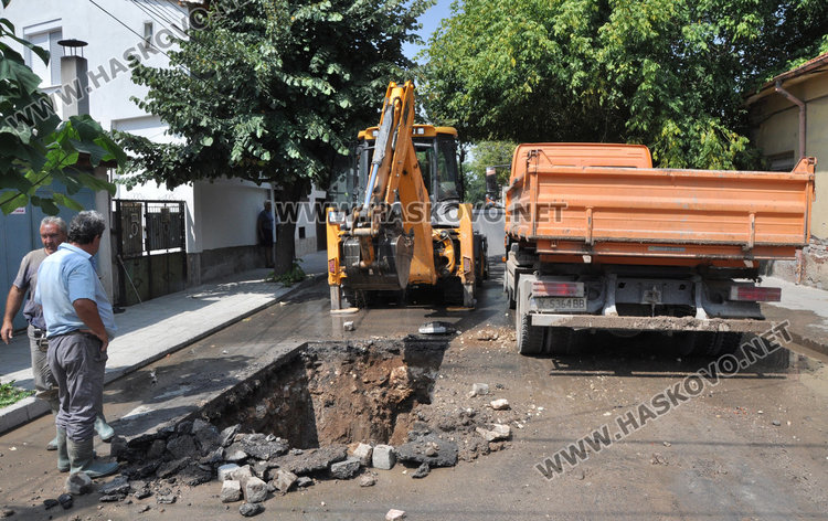 Авария остави на сухо Червена стена и части от Любен Каравелов