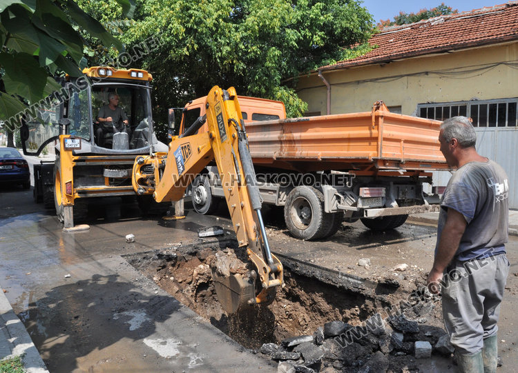 Авария остави на сухо Червена стена и части от Любен Каравелов