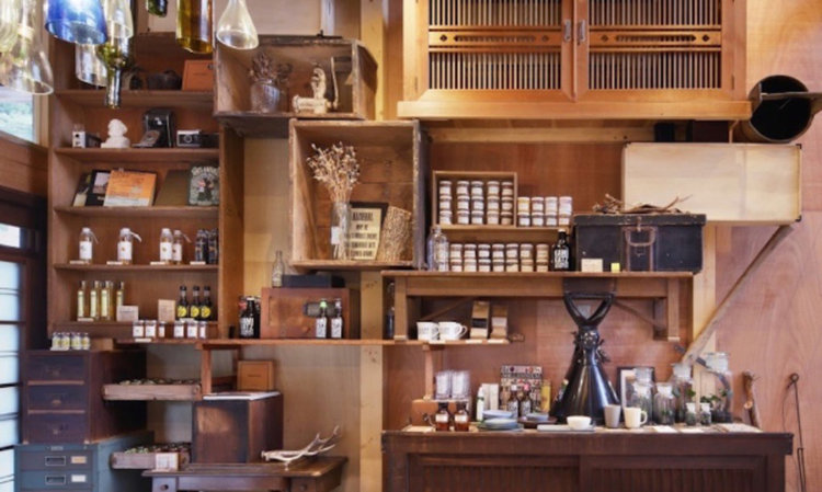 Уникална сграда от изоставени материали в безотпадъчен японски град