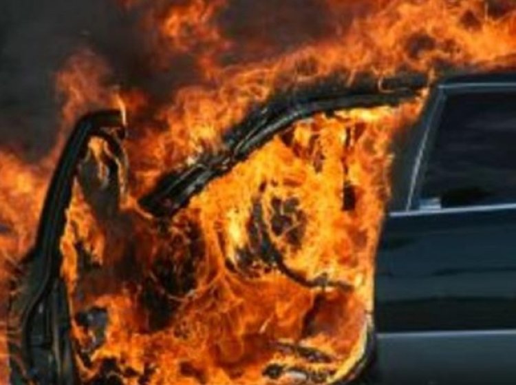 Среднощен пожар овъгли Ауди и Голф