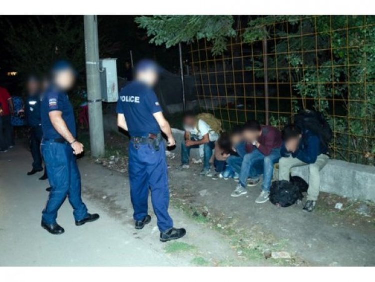 Осъдиха 12 кюрди,пресекли границата нелегално при Лозенградци