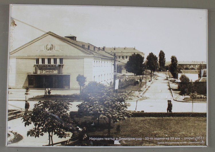 Общината: 1 304 лв. струва подновяването на изложбата в подлеза на Водната кула